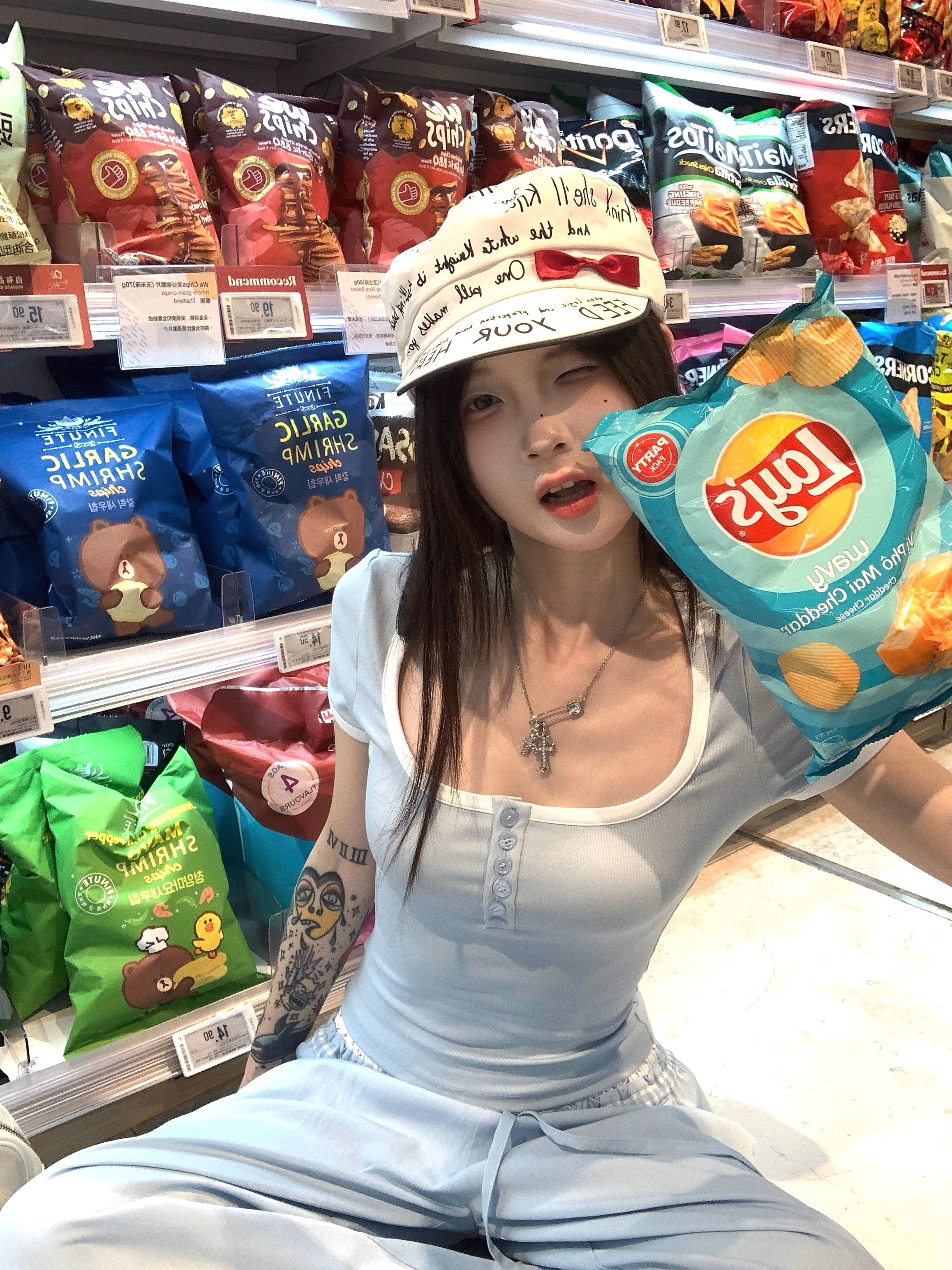 사람들 면 270 그램 한국 스타일 여름 새로운 딸기 배색 u 칼라 반팔 여성 핫걸 긍정적 인 어깨 몸매 가꾸기 순수한 욕망 맨위