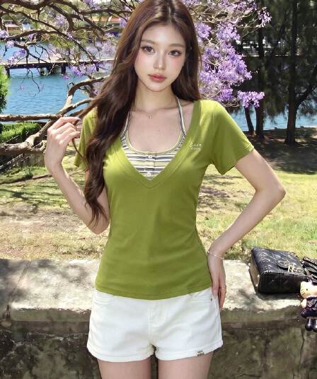 한 부서 스트라이프 행침 목 슬립 V넥 반팔 티셔츠 여성 여름 새로운 몸매 가꾸기 슬림해 보이는 달콤한 핫걸 맨위 투피스 세트