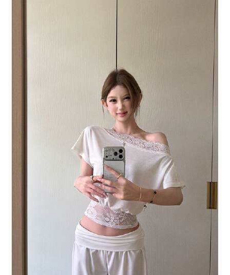 아름다움 어깨 법 새싹 레이스 조각 비스듬한 어깨 티셔츠 여성 여름 허리 수축 슬림해 보이는 반팔 디자인 센스 핫걸 맨위