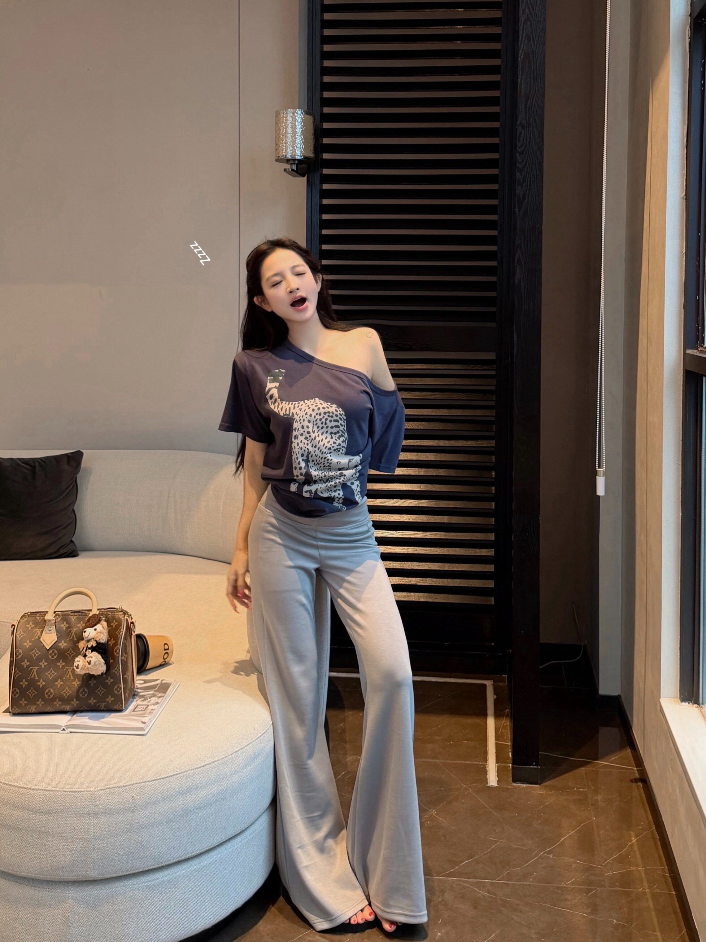 눈꽃 면 아메리칸 레트로 비스듬한 어깨 프린트 반팔 티셔츠 여성 여름 새로운 다용도 루즈핏 슬림해 보이는 캐주얼 맨위