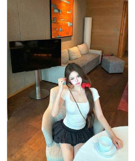 화이트 주머니 광장 칼라 반팔 티셔츠 여성 여름 몸매 가꾸기 허리 수축 핫걸 다용도 긍정적 인 어깨 슬림해 보이는 쇼트 스타일 작은 맨위