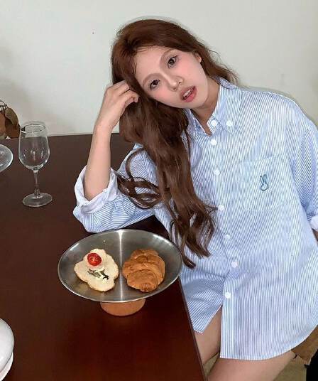 royar 핑크색 스트라이프 POLO 칼라 여성 셔츠 가을 2026 새로운 달콤함 연령 감소 외국 가스 캐주얼 긴팔 맨위