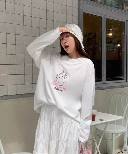 가을 순면 긴팔 티셔츠 여성 2026 한국 스타일 새로운 디자인 센스 프린트 다용도 기본 셔츠 맨위