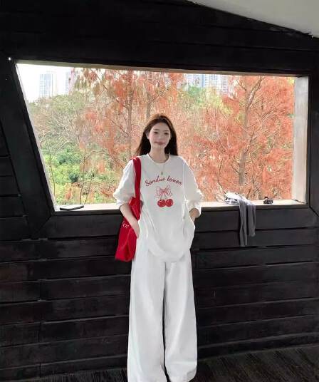 가을 순면 긴팔 티셔츠 여성 2026 한국 스타일 새로운 디자인 센스 프린트 다용도 기본 셔츠 맨위