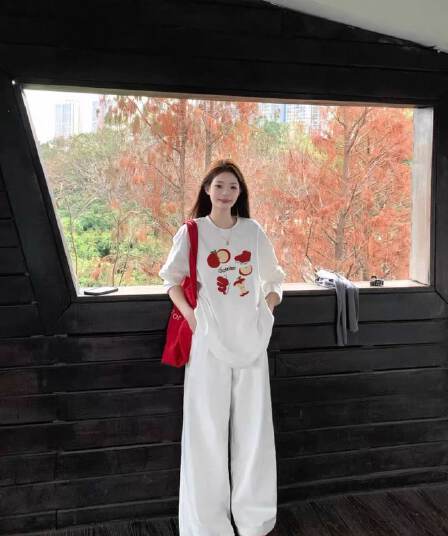 가을 순면 긴팔 티셔츠 여성 2026 한국 스타일 새로운 디자인 센스 프린트 다용도 기본 셔츠 맨위
