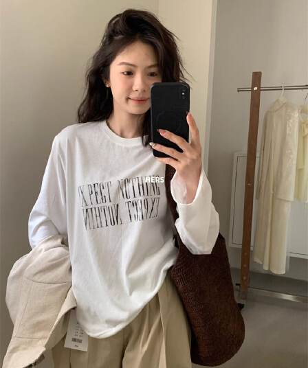 가을 순면 긴팔 티셔츠 여성 2026 한국 스타일 새로운 디자인 센스 프린트 다용도 기본 셔츠 맨위