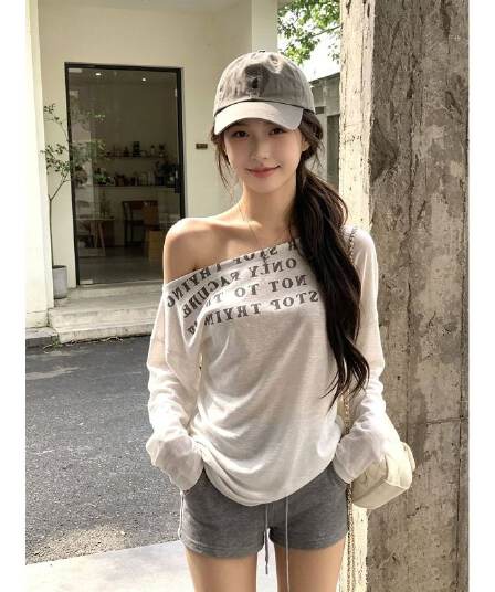 라이 경기 서울 눈꽃 면 알파벳 프린트 비스듬한 어깨 얇은 스타일 긴팔 티셔츠 여성 가을 루즈핏 허리 수축 자외선 차단 맨위