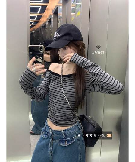 기타 음악 면 한국 스타일 비스듬한 칼라 오프숄더 작은 심장 기계 스트라이프 긴팔 티셔츠 여성 이른 가을 핫걸 몸매 가꾸기 쇼트 스타일 맨위
