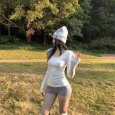 批发<b class='q'>羊绒</b>慵懒风纯色低领长袖t恤女2026早秋修身显瘦小众口袋打底上衣
