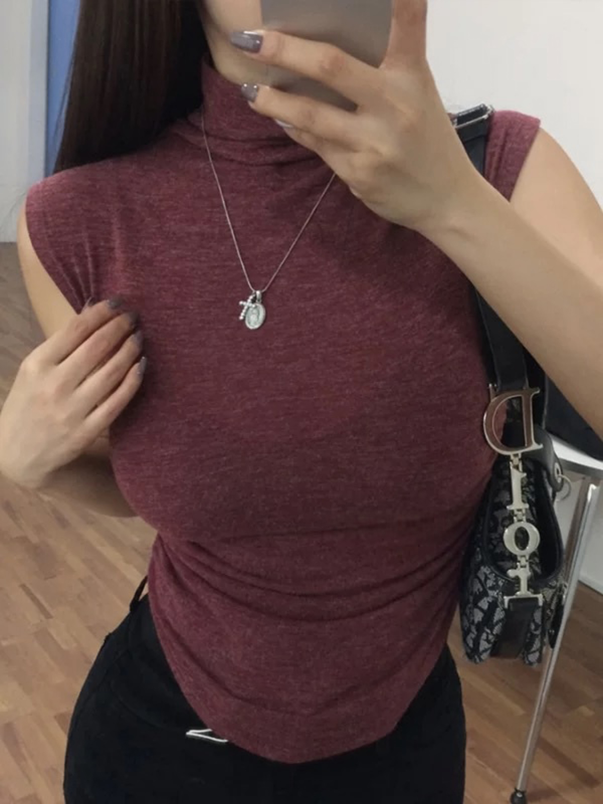 한국 동대문 신제품 섹시함 핫걸 바람 자이언트 잘 생긴 슬림해 보이는 곡선 밑단 터틀넥 민소매 티셔츠 여성