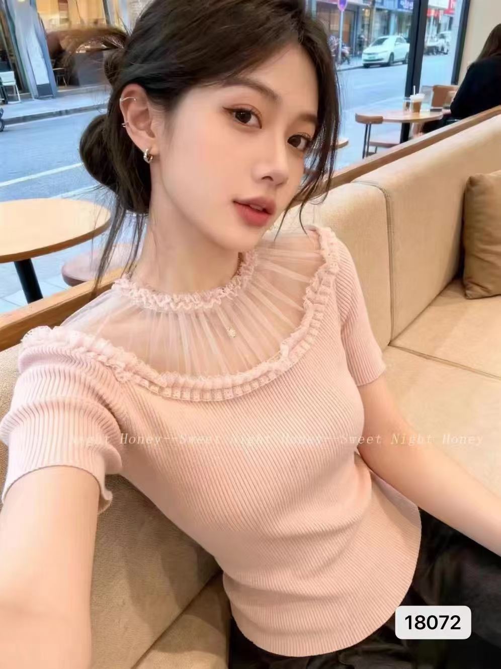 부드러운 바람 레이스 레이스 라운드 넥 니트 풀오버 반팔
