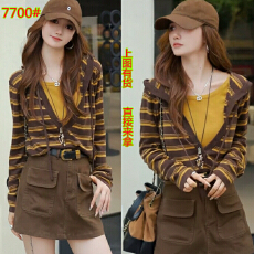 批发巨好看的两件套秋冬韩系时尚条纹假两件连帽针织上衣工装半裙套装