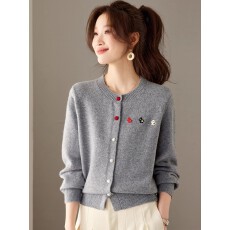 批发2026春季新款圆领毛衣外套女短款宽松简约百搭小个子针织开衫上衣