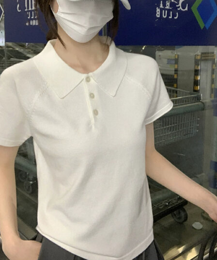 2026 새로운 폭발 고유 한 슈퍼 잘 생긴 POLO 칼라 화이트 반팔 티셔츠 여성 기본 셔츠 인사이드 가져 가라. 작은 셔츠 맨위