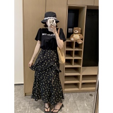 批发实拍实价~<b class='q'>大码</b>设计感T恤拼接碎花假两件裙子微胖mm显瘦遮肉<b class='q'>连衣裙</b>