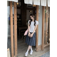 批发实拍~大码胖mm<b class='q'>女装</b>法式白色娃娃领衬衫收腰短袖上衣女+格子中裙