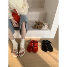 批发软底套趾人字拖鞋女鞋子2026春<b class='q'>夏</b>小众复古百搭外穿夹趾沙滩凉拖潮