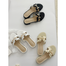 批发2026夏新款平底方头露趾石头纹跟底拖鞋女度假风金属扣外穿沙滩拖