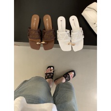 批发法式小众一字带编织套趾平底凉拖鞋女<b class='q'>夏</b>外穿2026新款软底度假拖鞋