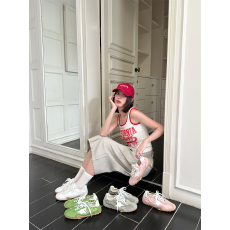 批发复古做旧星星休闲板鞋女2026新款<b class='q'>百搭</b>系带运动软底德训鞋