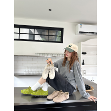 批发多巴胺系带运动休闲鞋女2026春夏新款平底复古<b class='q'>百搭</b>德训鞋