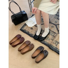 批发复古韩系平底一脚蹬分趾猪蹄鞋子女2026新款软皮软底通勤百搭单鞋