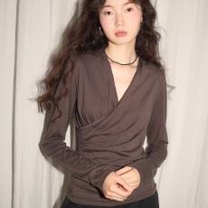 批发奥地利<b class='q'>莫代尔</b>混纺轻盈柔软透气v领堆褶收腰显瘦长袖上衣