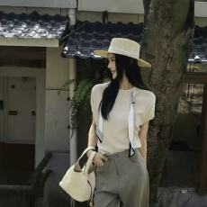 批发高级感圆领带丝巾短袖<b class='q'>针织衫</b>2026夏季新款独特超好看气质百搭上衣