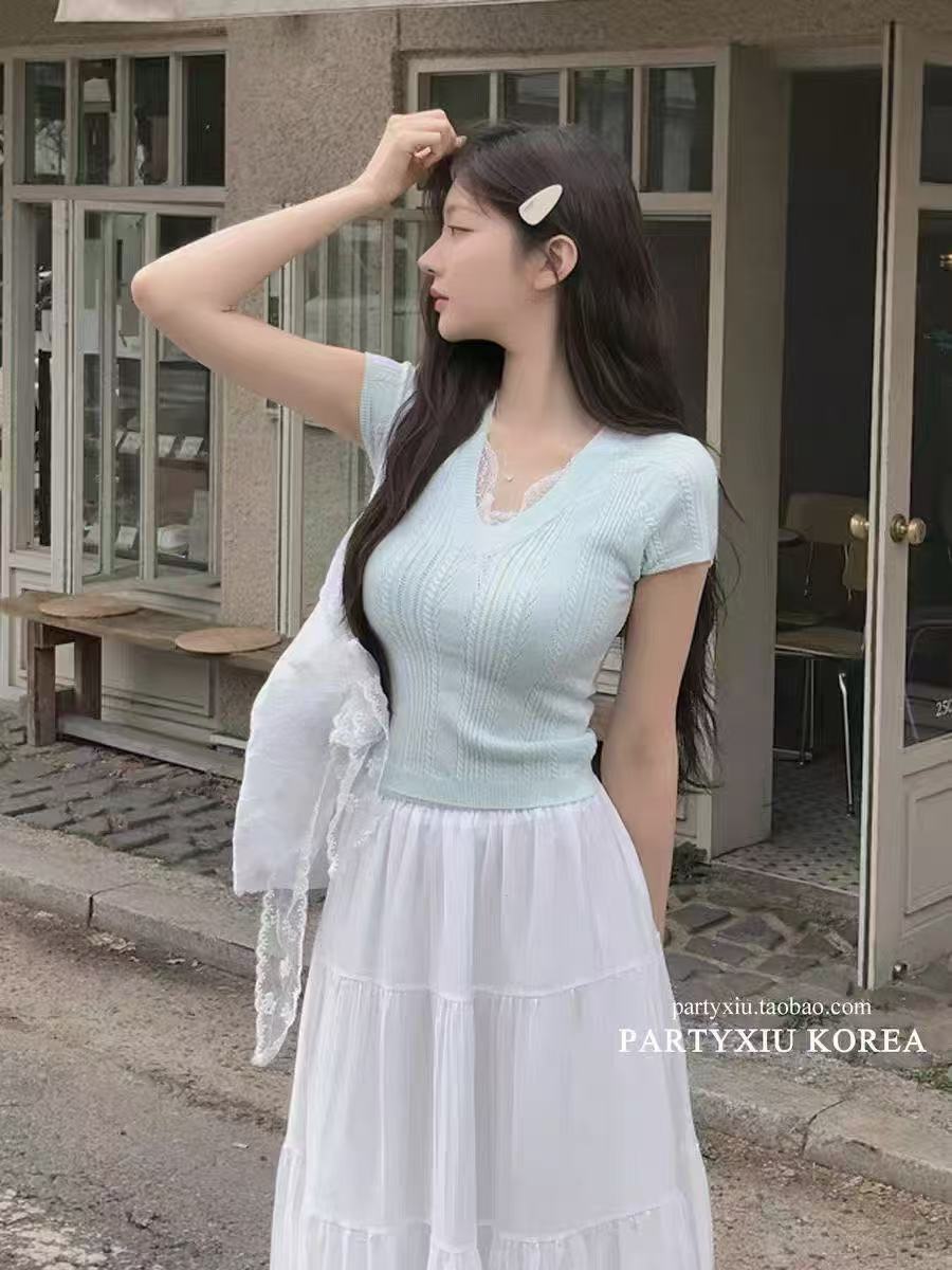 한 부서 회색 레이스 V넥 니트 반팔 여성 여름 2026 새로운 몸매 가꾸기 슬림해 보이는 디자인 센스 품격 맨위