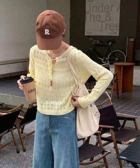 황색 레이스업 홀로우 아웃 긴팔 새로운 니트 스웨터 여성 여름 얇은 스타일 루즈핏 슬림해 보이는 에어컨 자외선 차단 블라우스 맨위