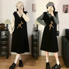 批发实拍秋冬新款黑色假两件连衣裙女学院风刺绣卡通拼接毛衣连衣裙
