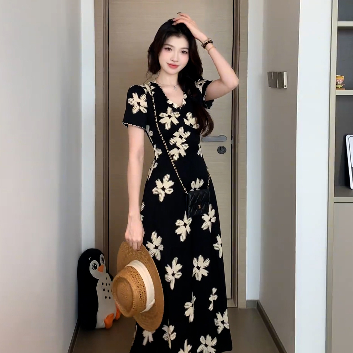 RY413# 法式赫本风黑色v领碎花连衣裙子女夏2026新款气质巨好看收腰长裙