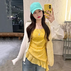 批发大码韩系荷叶边红色碎花吊带女内搭外穿<b class='q'>春</b>夏款胖mm叠穿不规则上衣