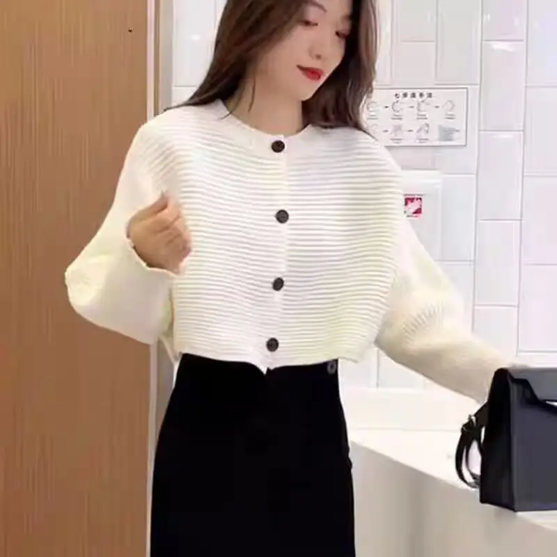 배트윙 소매 라운드넥 크롭 가디건 상세 이미지 2