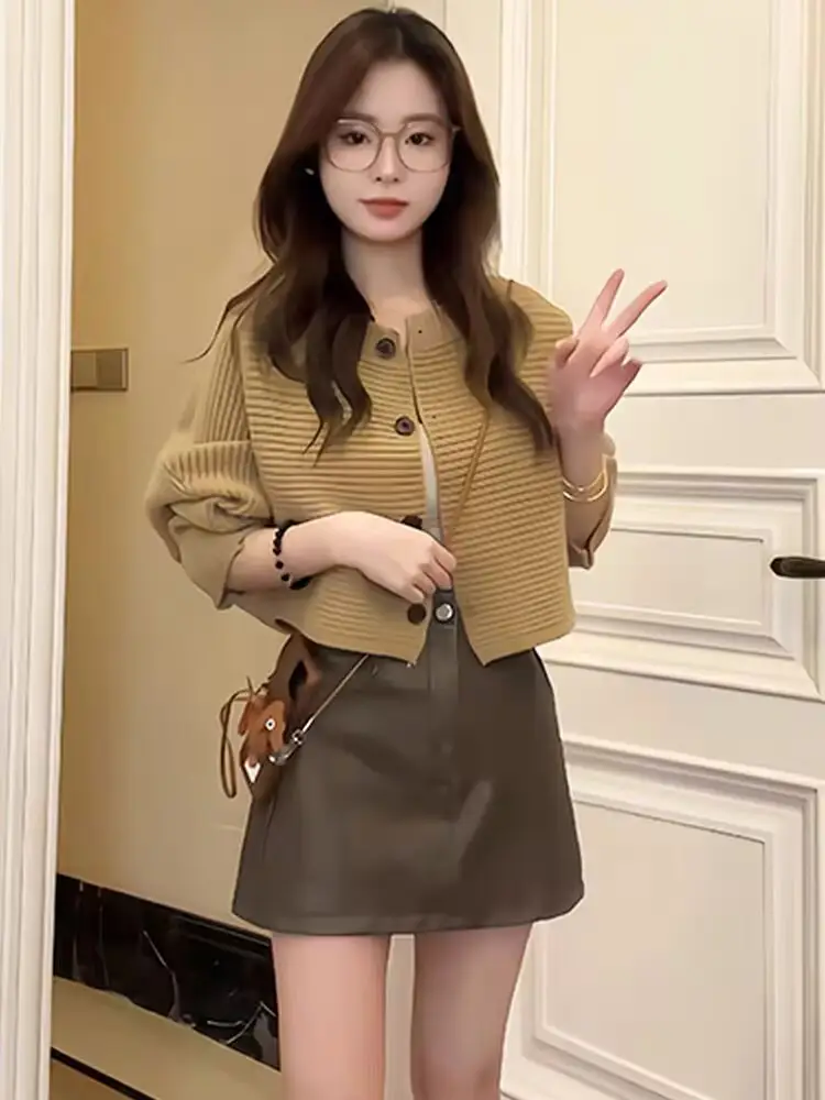 배트윙 소매 라운드넥 크롭 가디건 상세 이미지 3