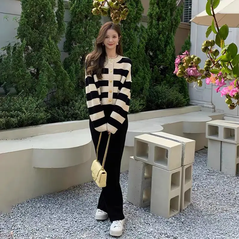 배색 스트라이프 루즈 크롭 가디건 상세 이미지 5