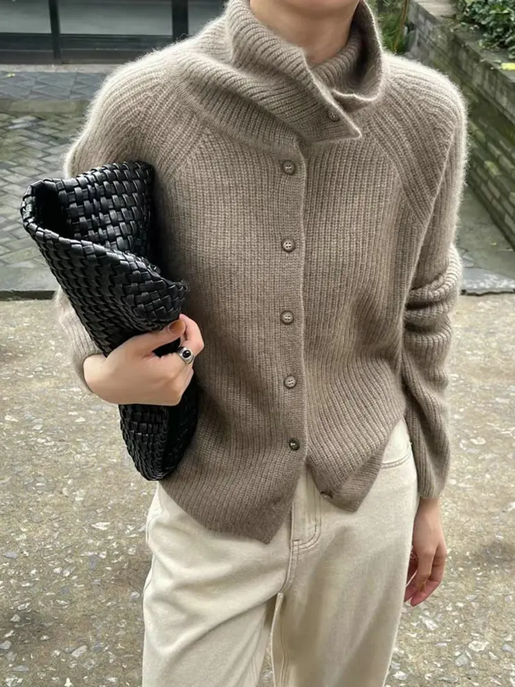 하이넥 가디건 루즈 꽈배기 니트