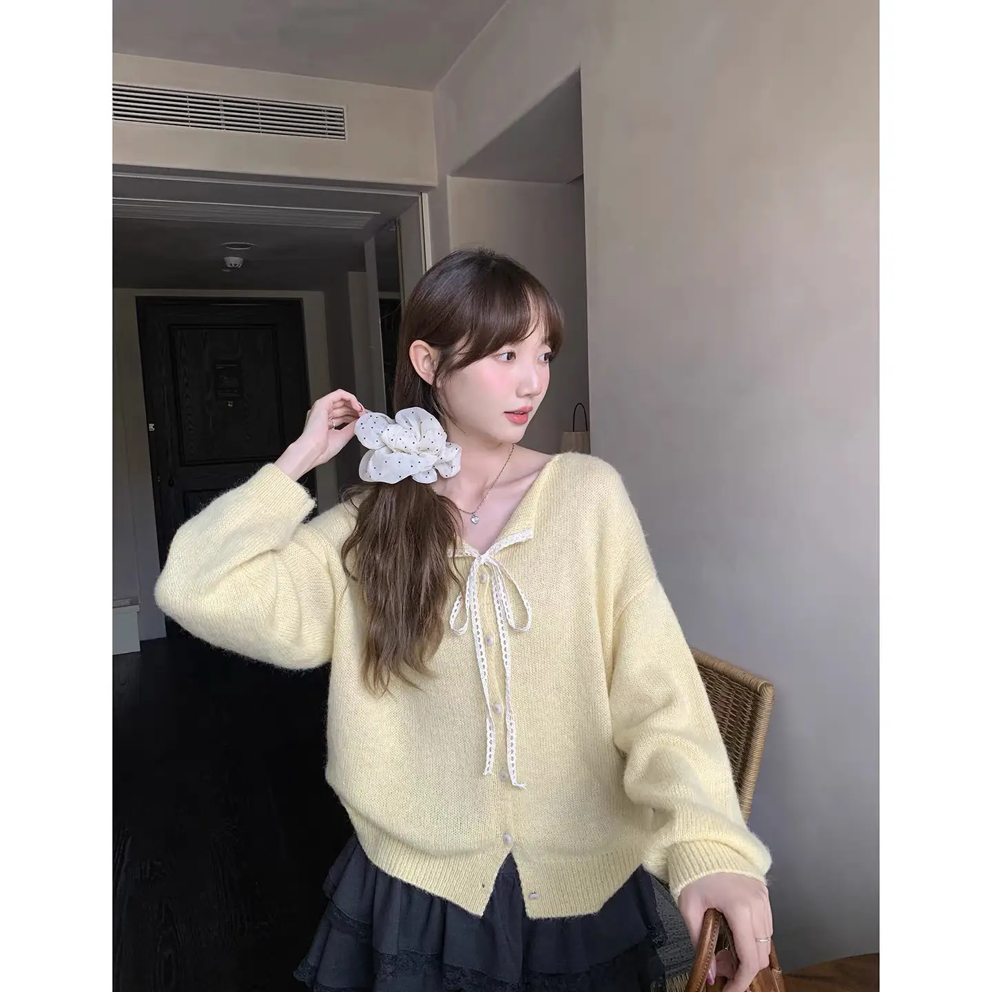 레이스 끈 디테일 카디건 상세 이미지 3