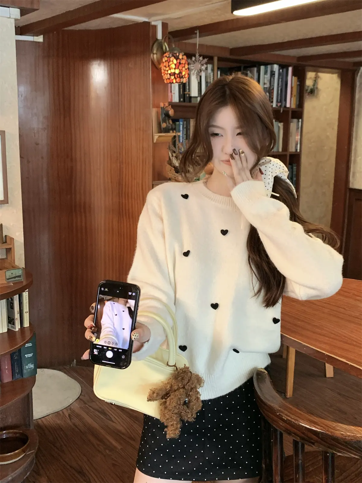 하트 입체 장식 라운드넥 니트 상세 이미지 14