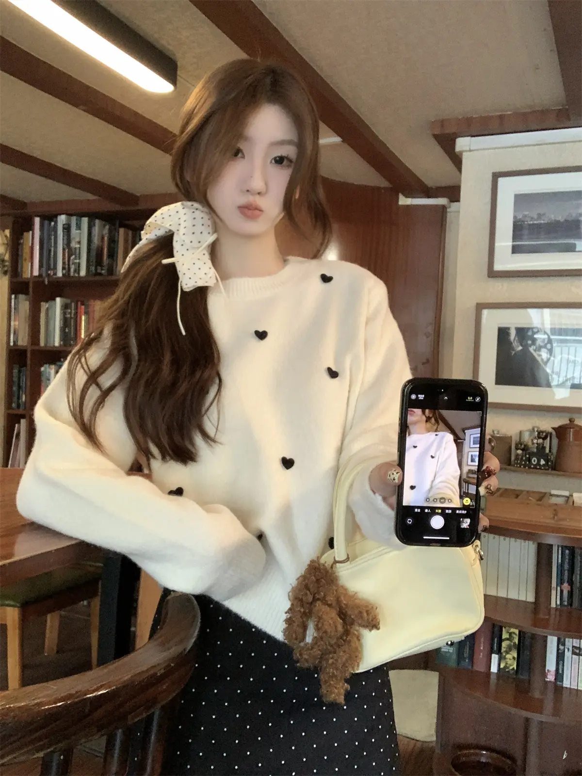 하트 입체 장식 라운드넥 니트 상세 이미지 15