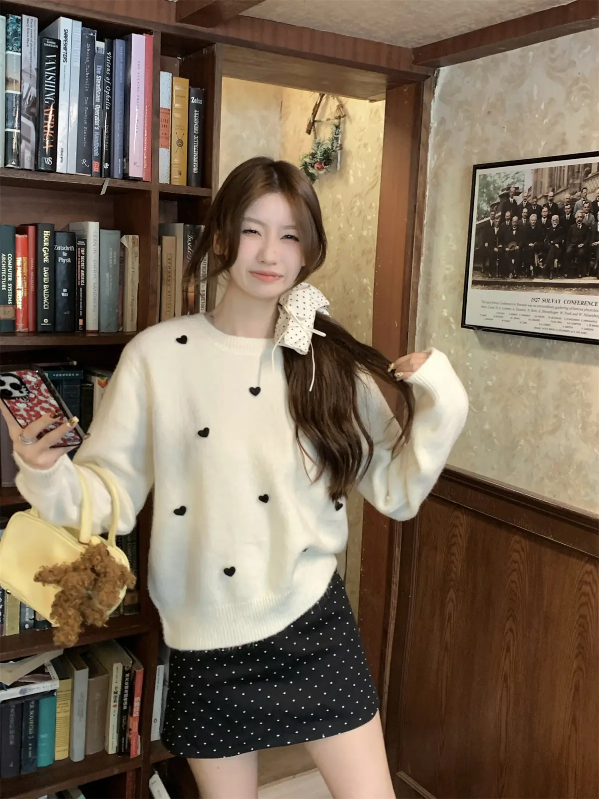 하트 입체 장식 라운드넥 니트 상세 이미지 16