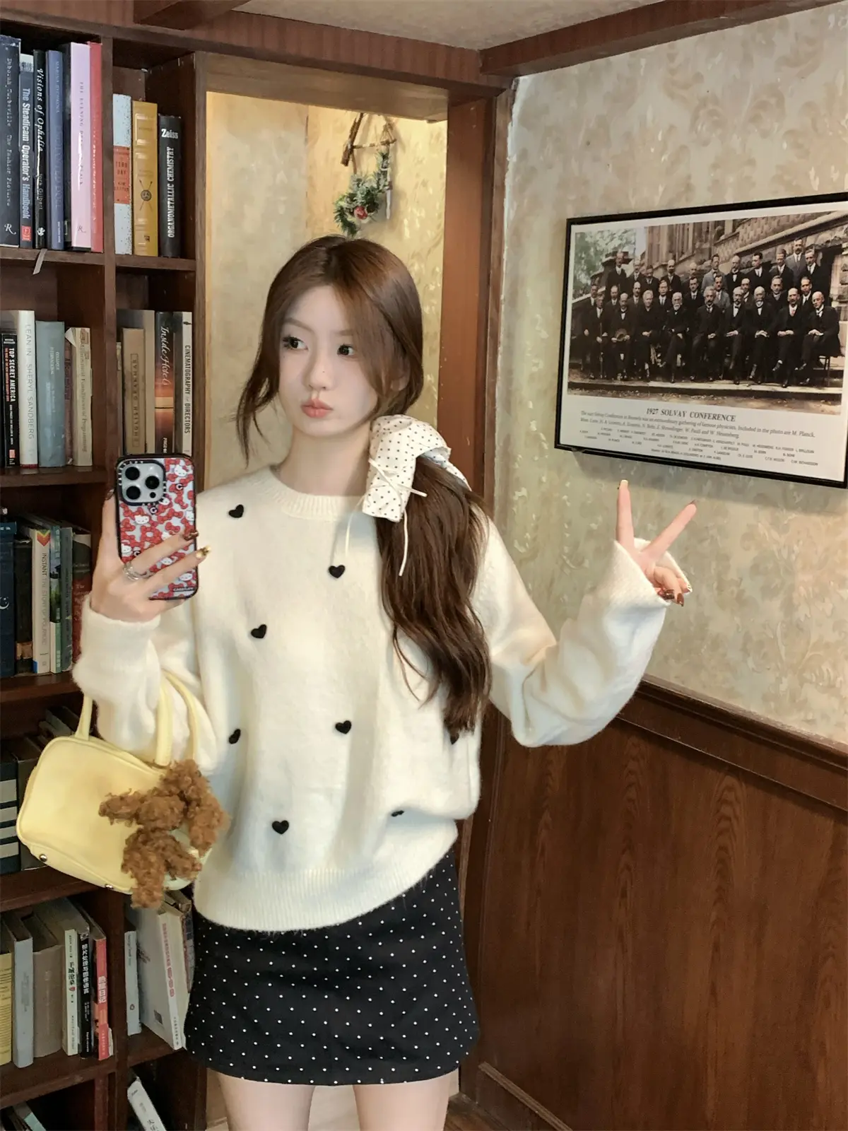하트 입체 장식 라운드넥 니트 상세 이미지 17