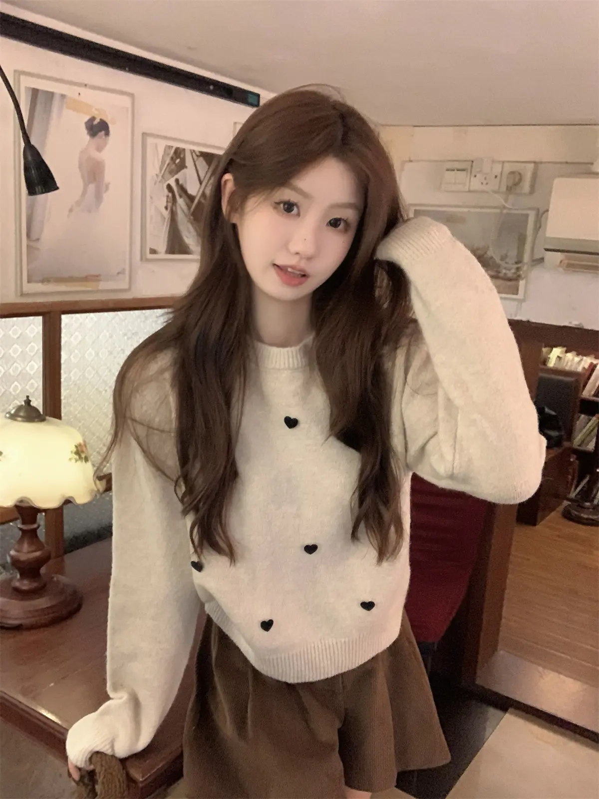 하트 입체 장식 라운드넥 니트 상세 이미지 34