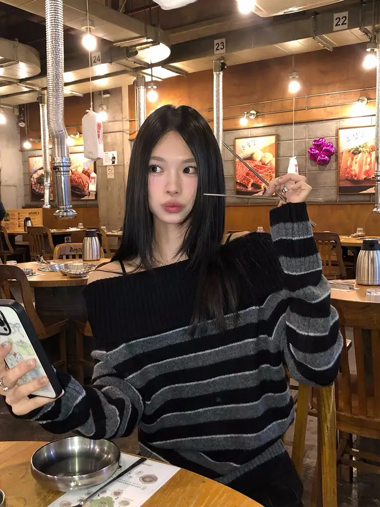 스트라이프 오프숄더 니트 상세 이미지 2