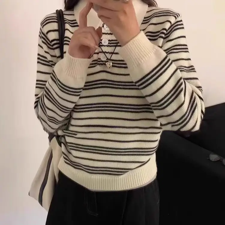 스트라이프 폴로 칼라 긴소매 니트 상세 이미지 1