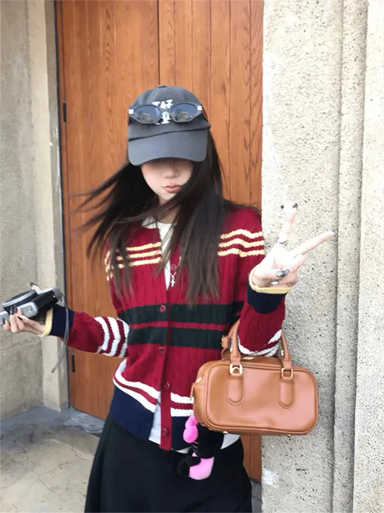 배색 단추 니트 카디건 상세 이미지 2