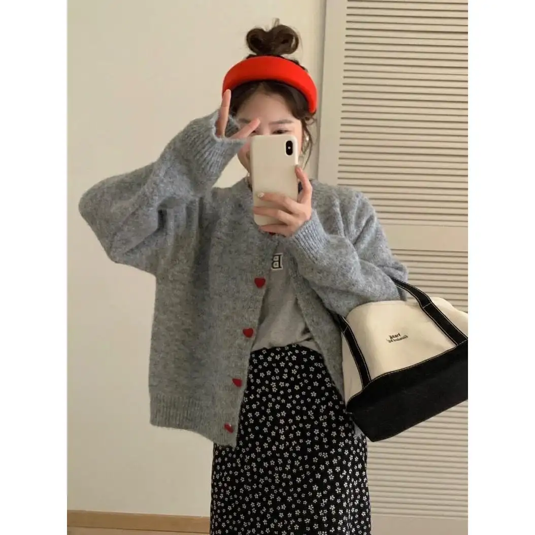 하트 버튼 라운드넥 니트 카디건 상세 이미지 4
