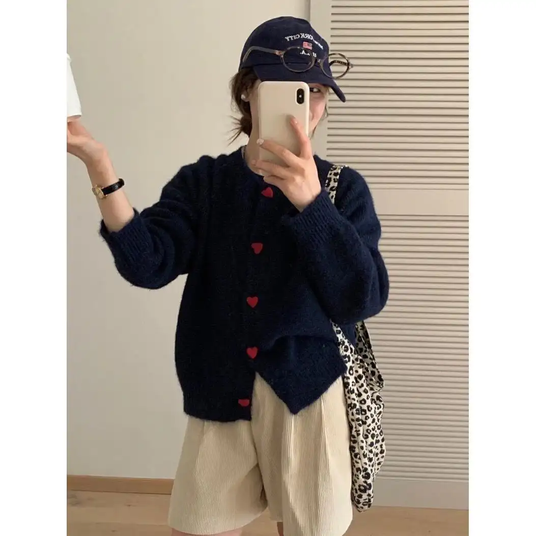 하트 버튼 라운드넥 니트 카디건 상세 이미지 5