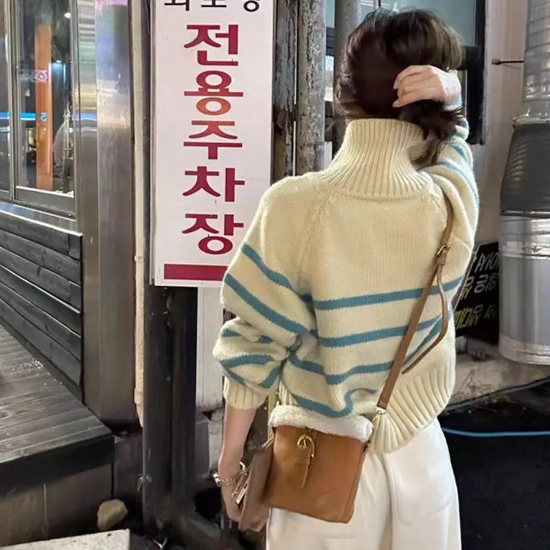스트라이프 폴드 칼라 하프 집업 니트 상세 이미지 1