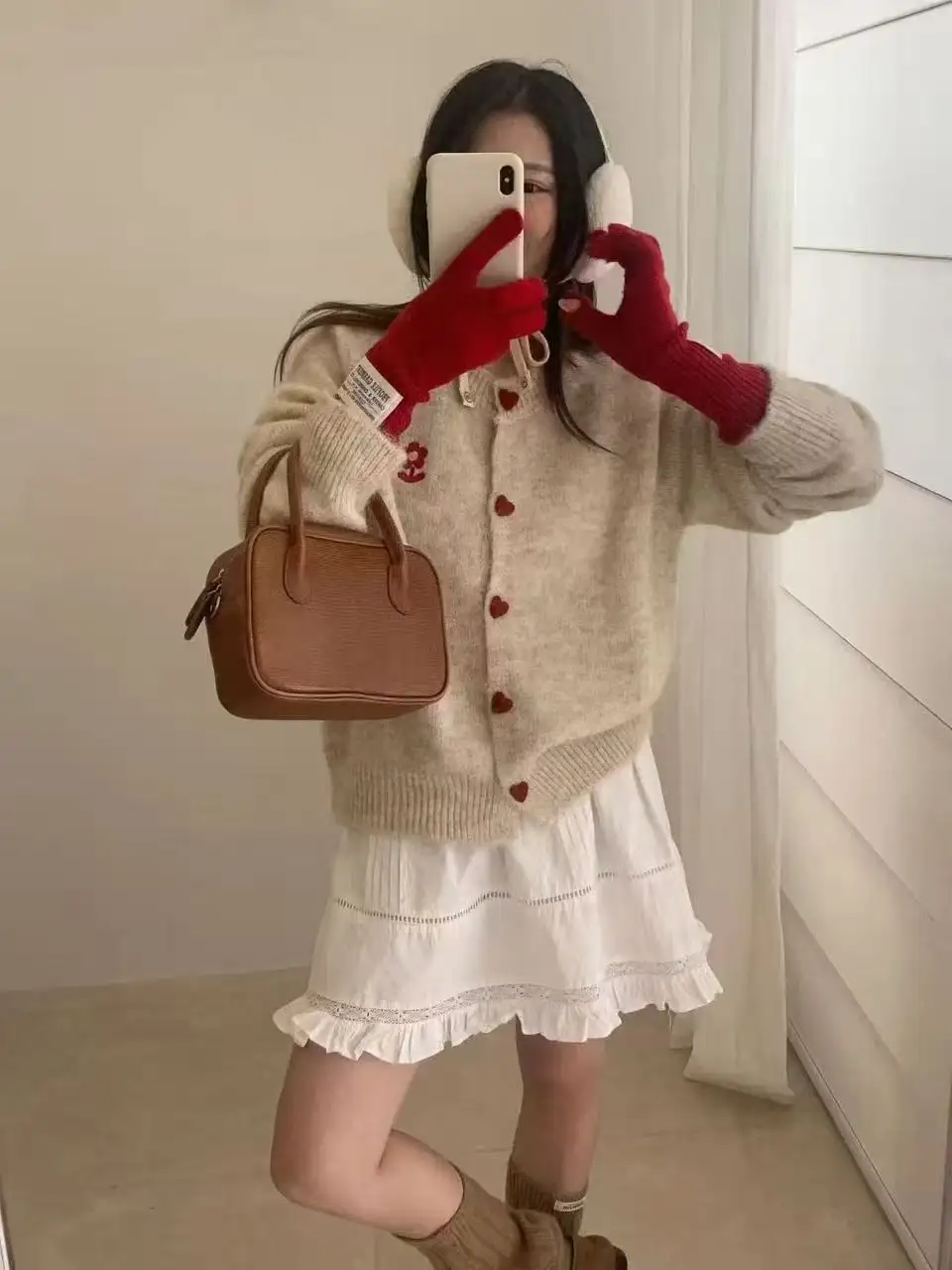 하트 버튼 라운드넥 플라워 자수 카디건 상세 이미지 1